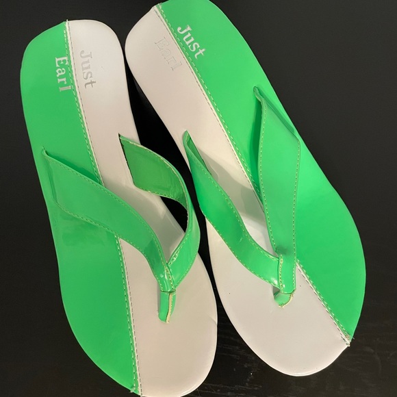 Neon green and white thong sandal, with wedge heel - size 10 - Picture 5 of 7
